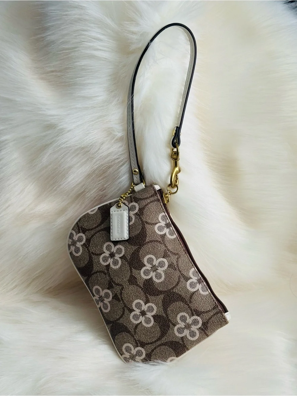Coach Payton Clover Brown  Signature Wristlet Ivory Khaki Coated Canvas NWOT